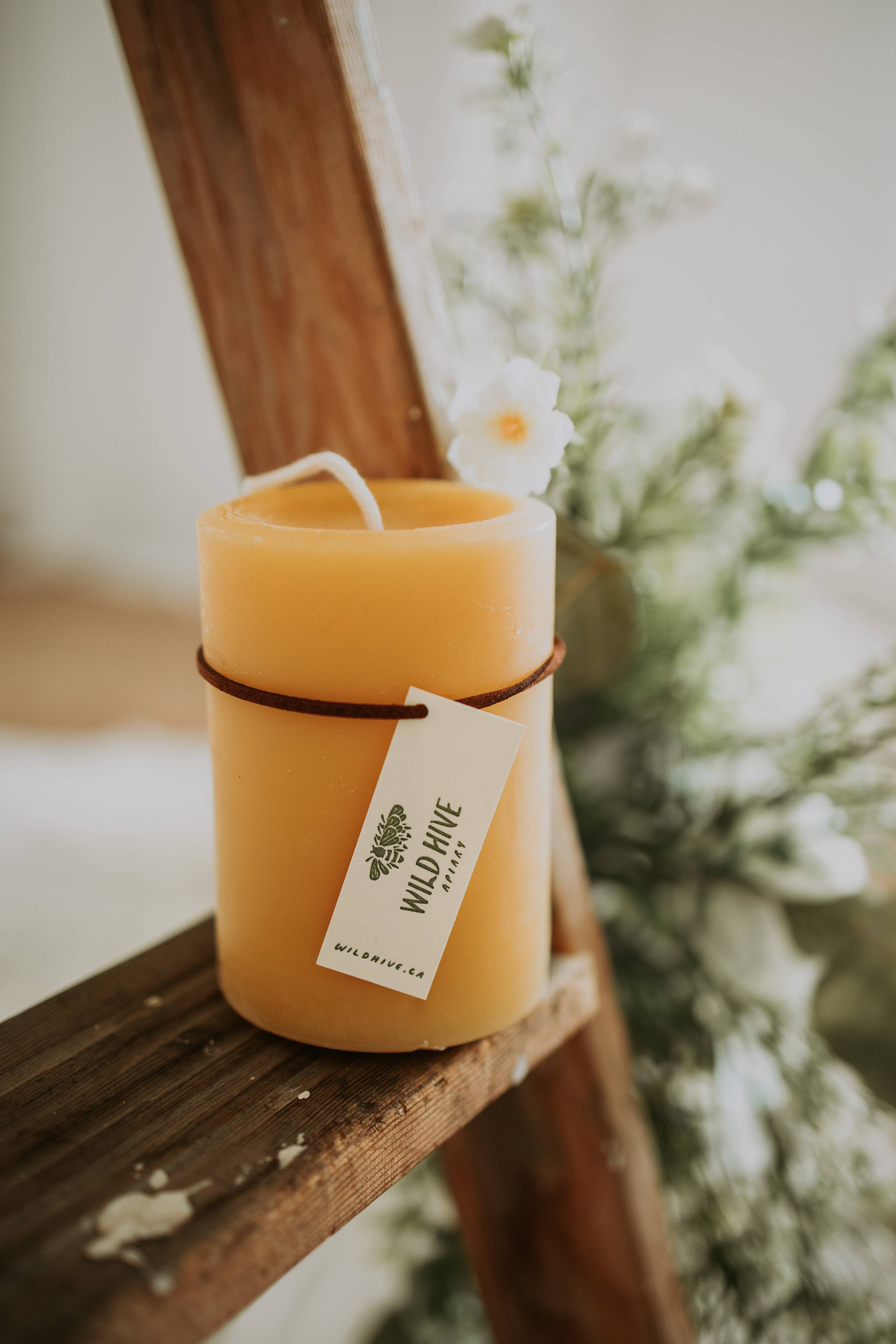 Beeswax Medium Round Candle