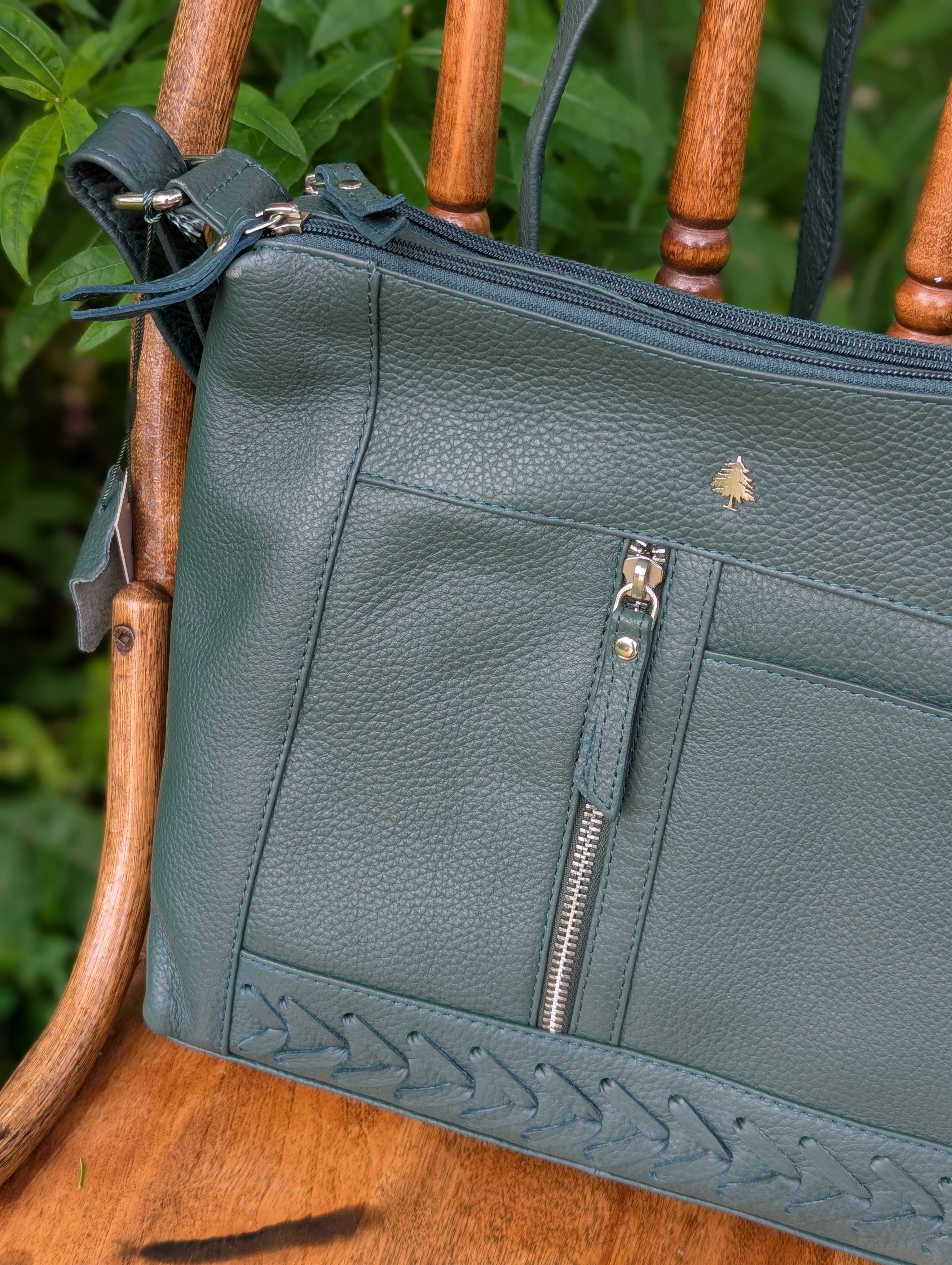 Elegant Leather Crossbody Bag Tressa – Stylish & Functional