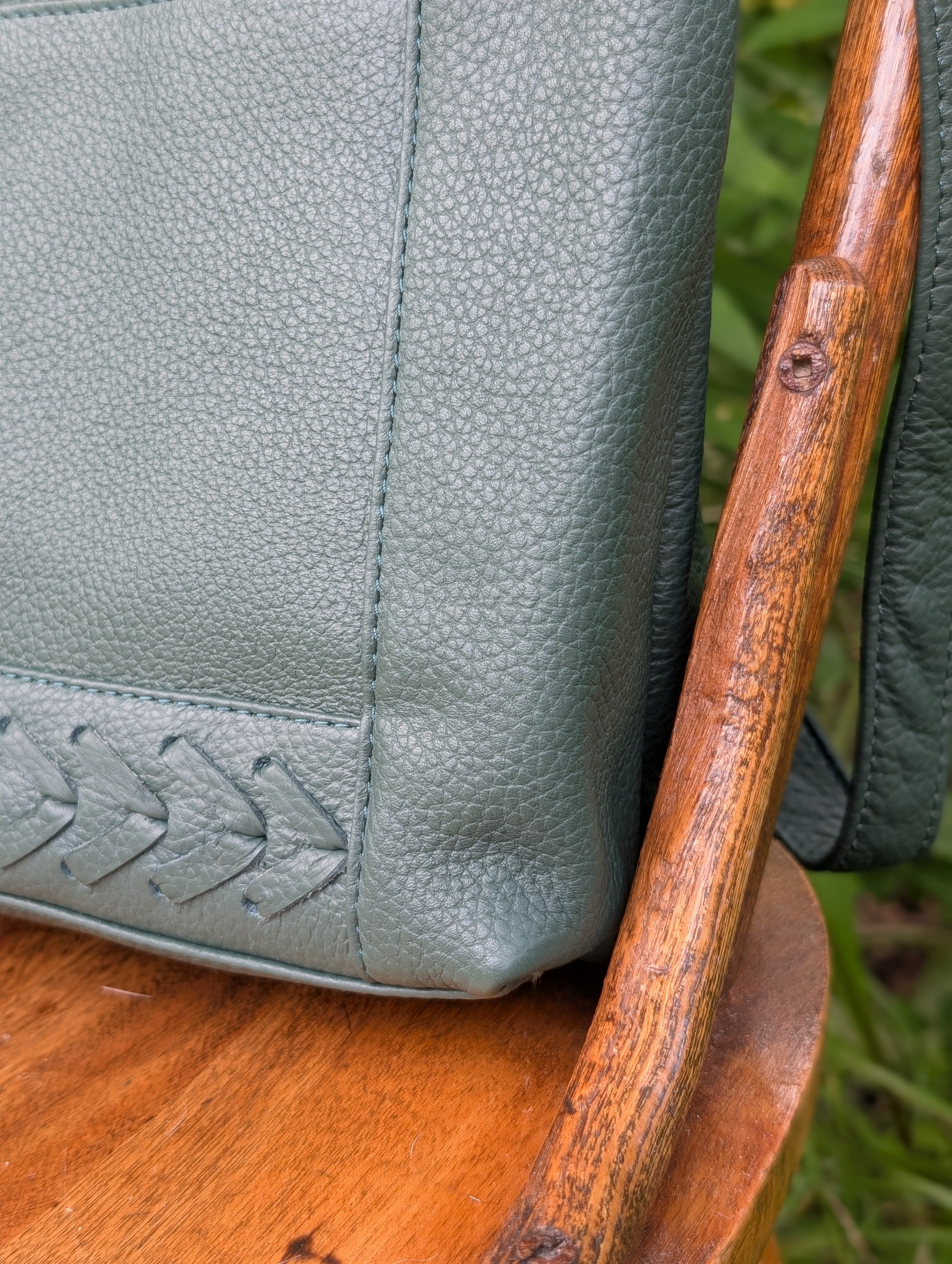 Elegant Leather Crossbody Bag Tressa – Stylish & Functional