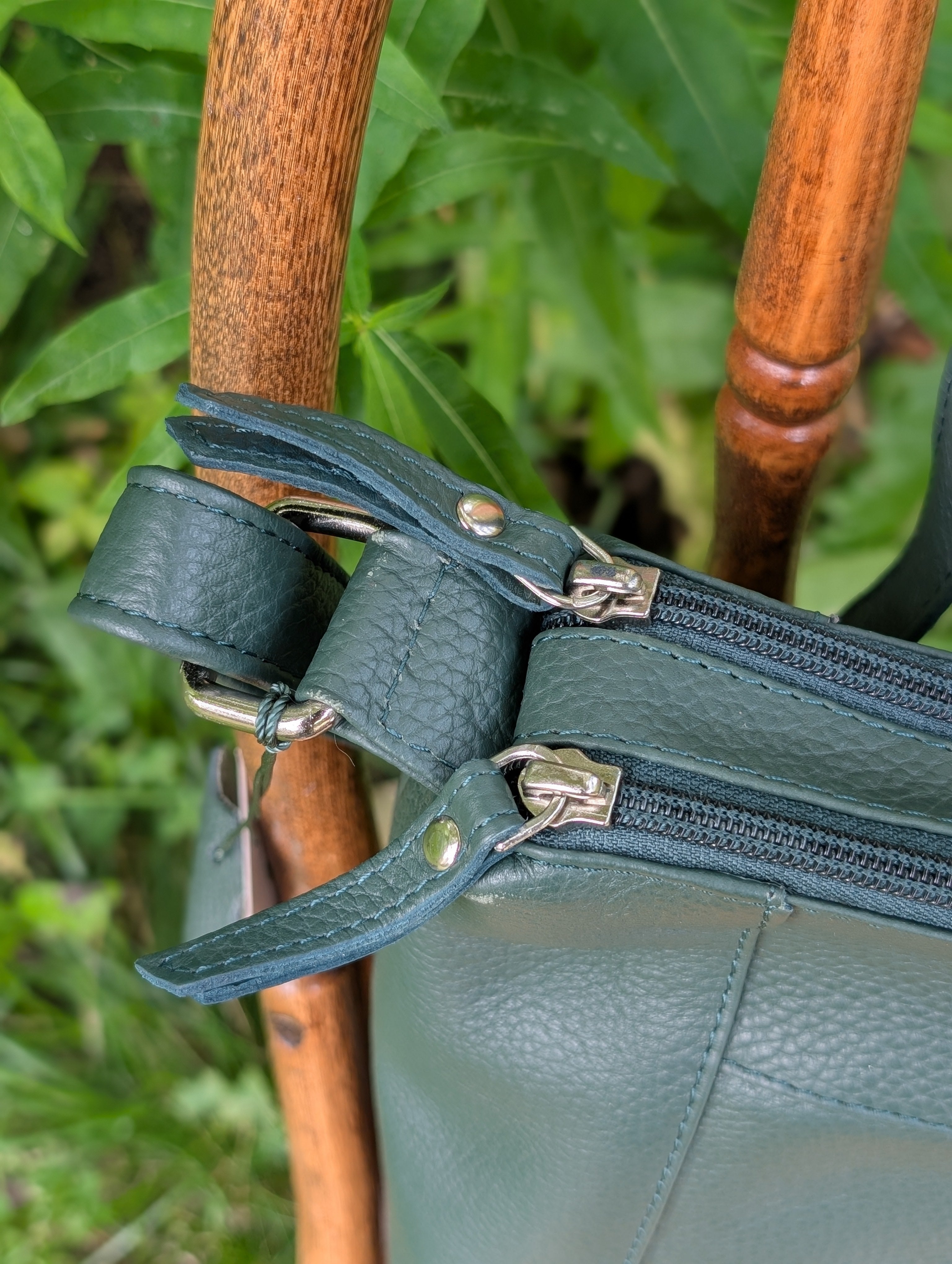 Elegant Leather Crossbody Bag Tressa – Stylish & Functional