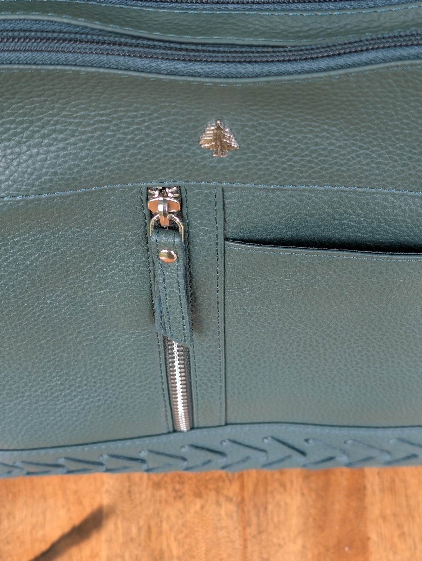 Elegant Leather Crossbody Bag Tressa – Stylish & Functional
