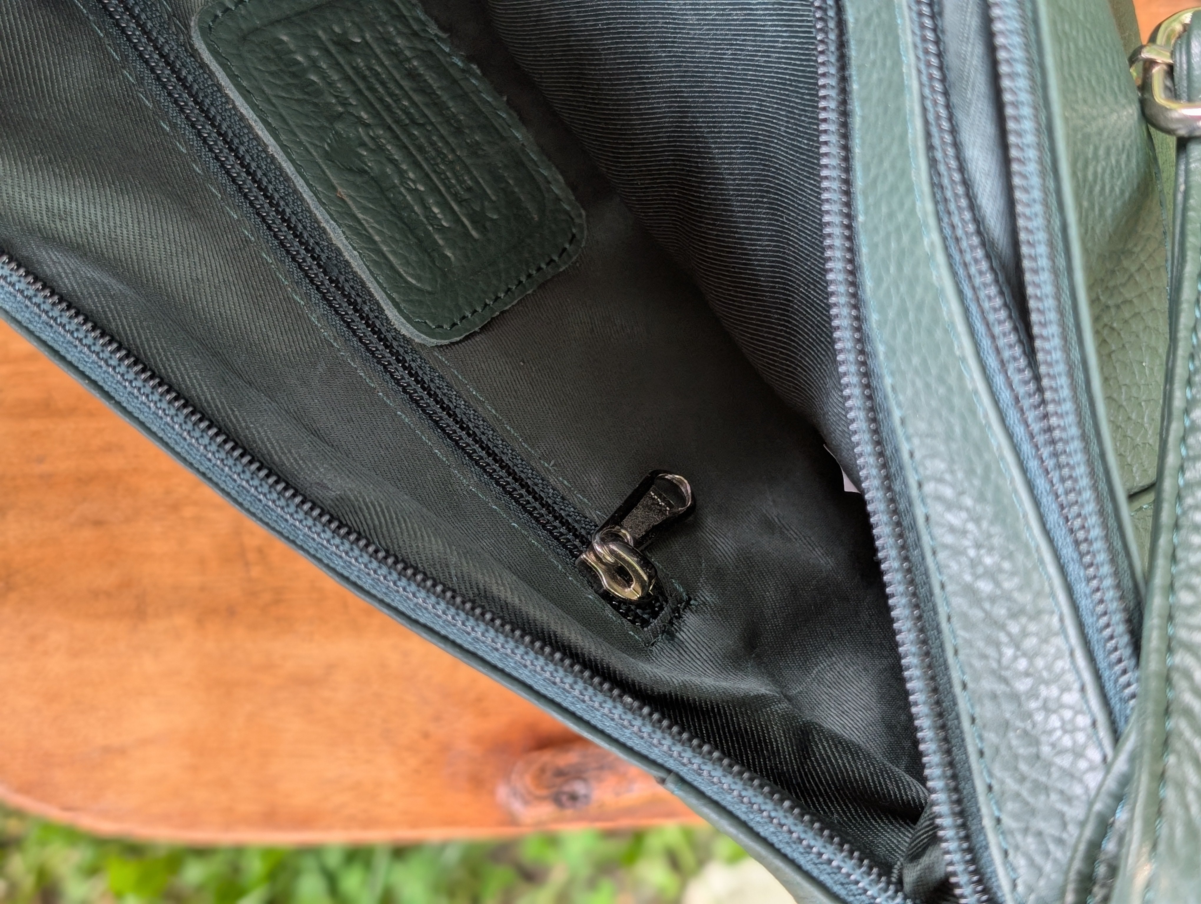 Elegant Leather Crossbody Bag Tressa – Stylish & Functional