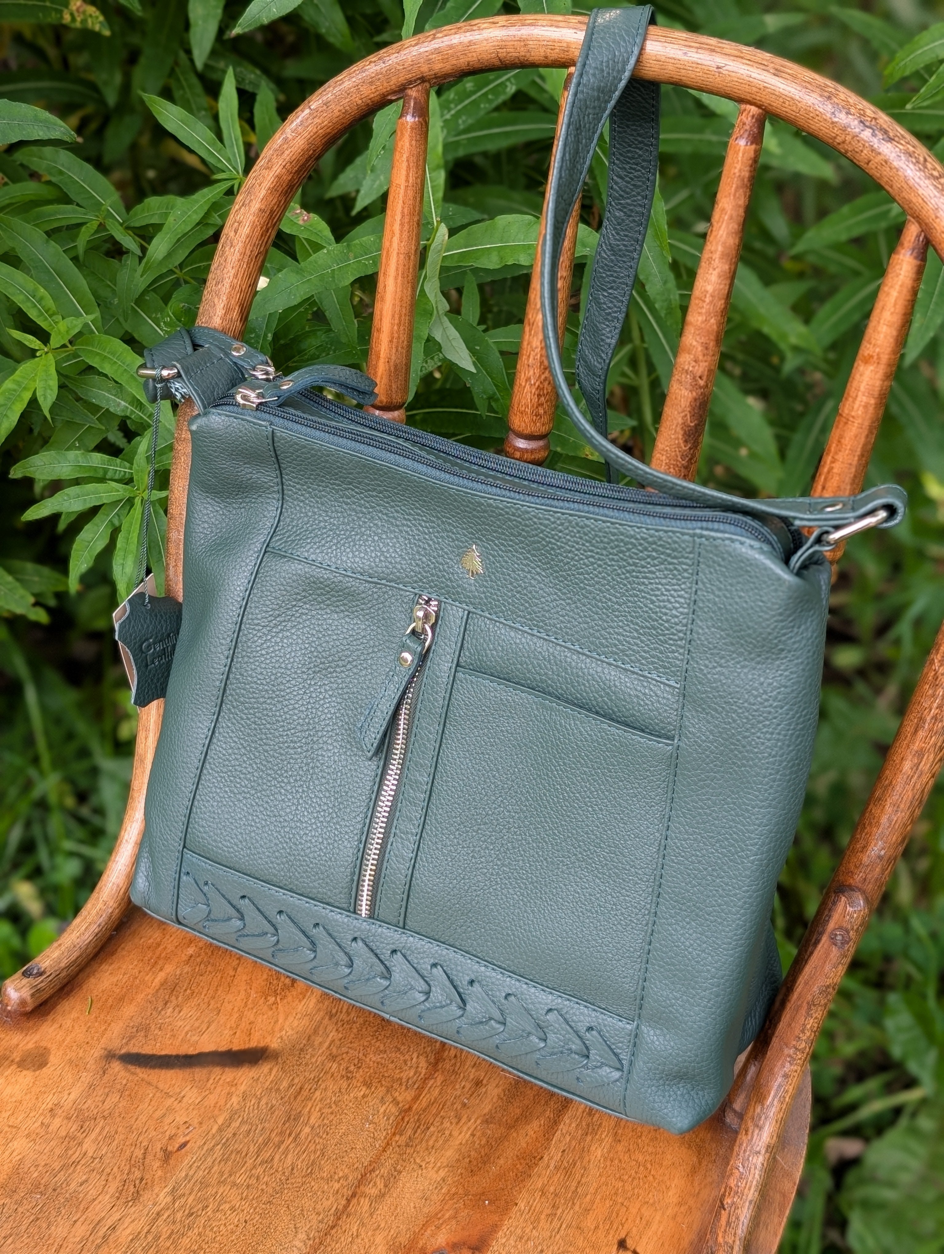 Elegant Leather Crossbody Bag Tressa – Stylish & Functional