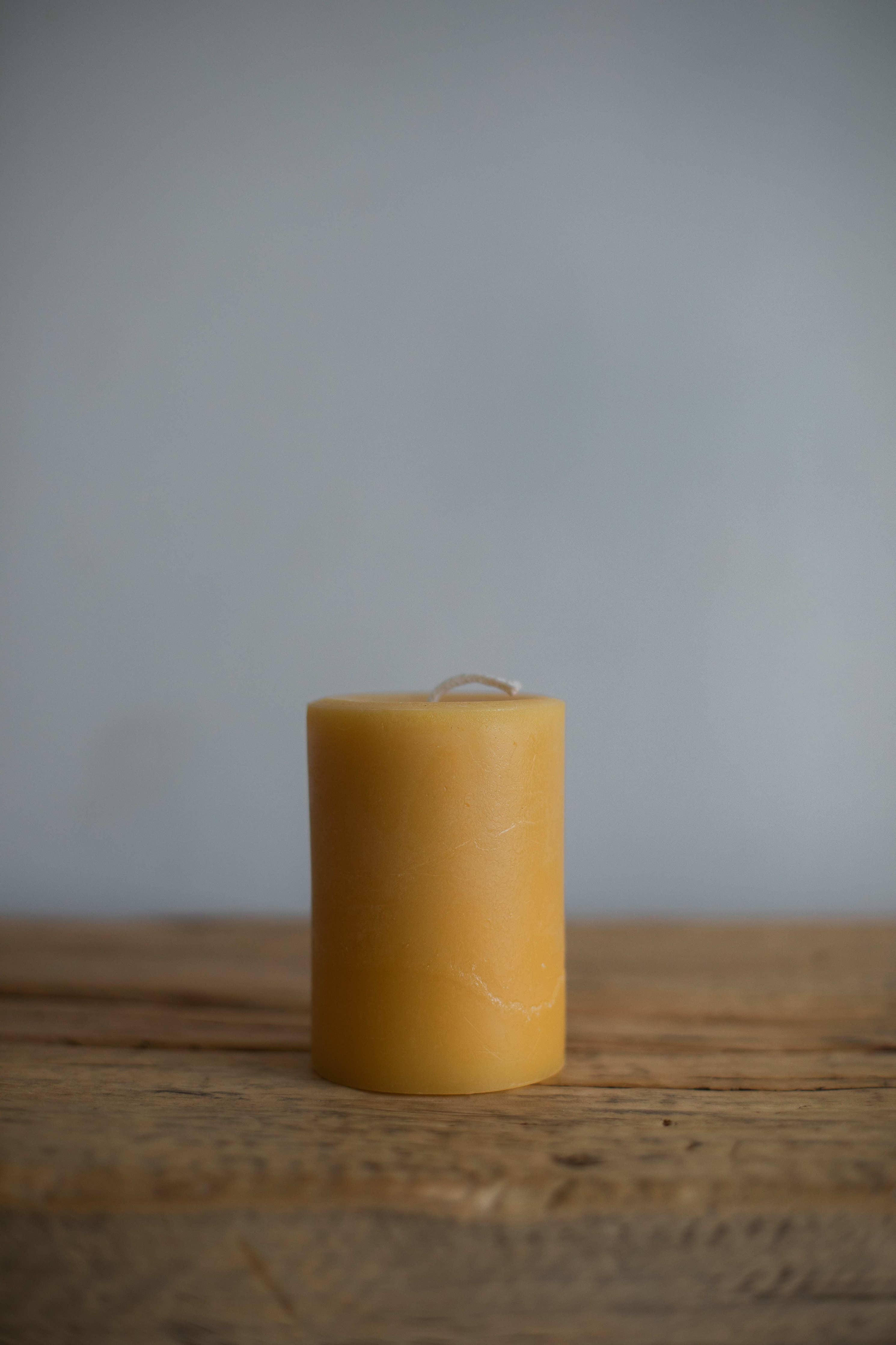 Beeswax Medium Round Candle